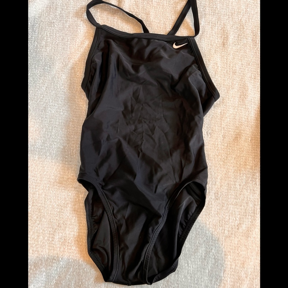 Women’s Nike One piece swim size S/M/4